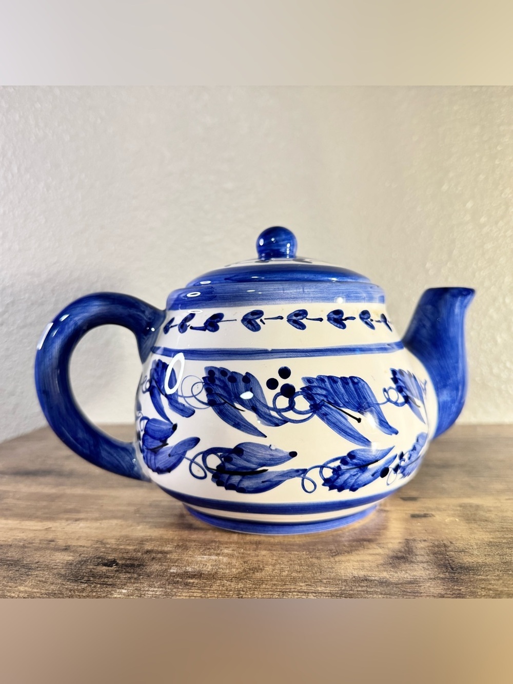 Young’s 1997 Hand-Painted Blue & White Ceramic Teapot - Picture 6 of 11
